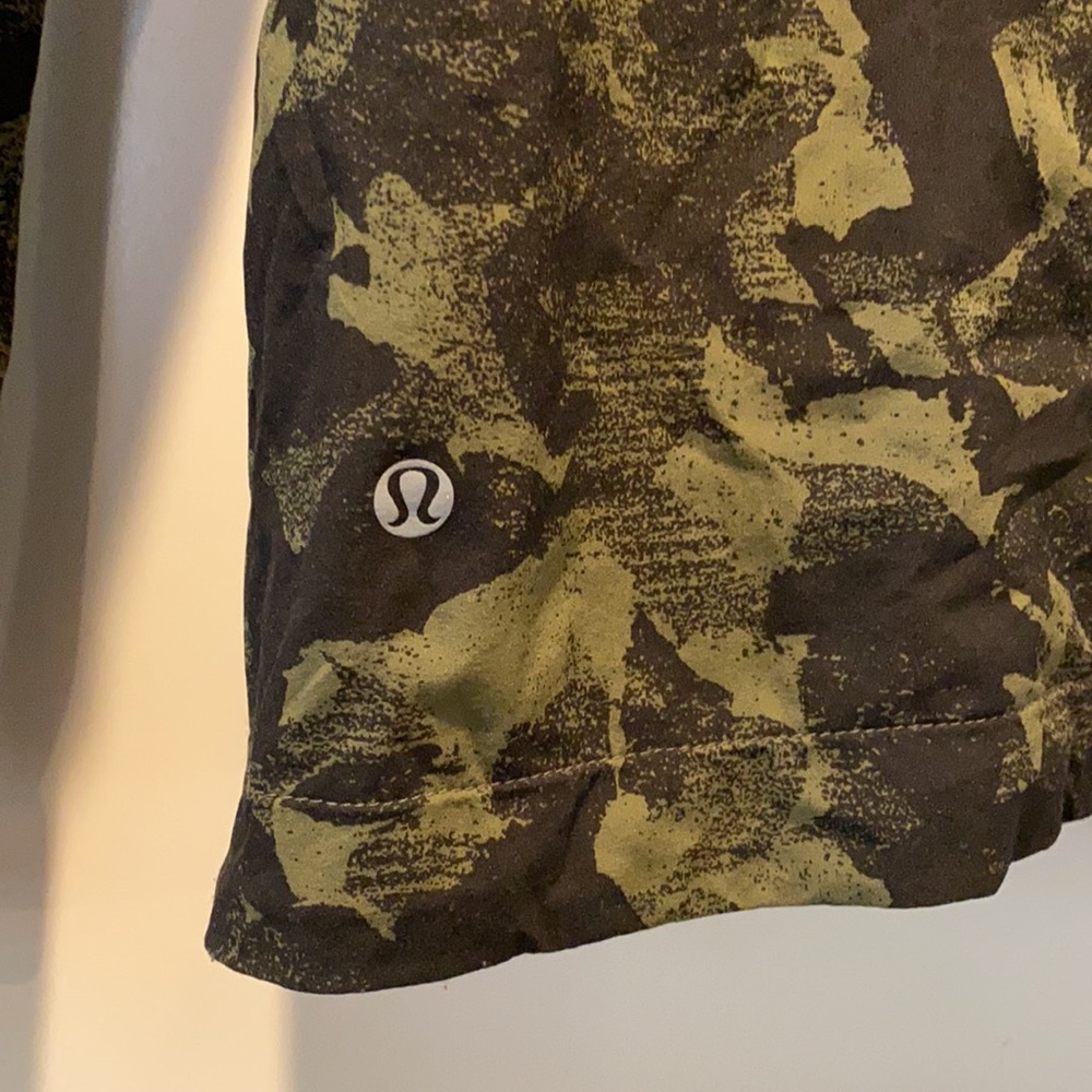 *RARE* Lululemon Rise & Shine Jacket II - Picture 4 of 6
